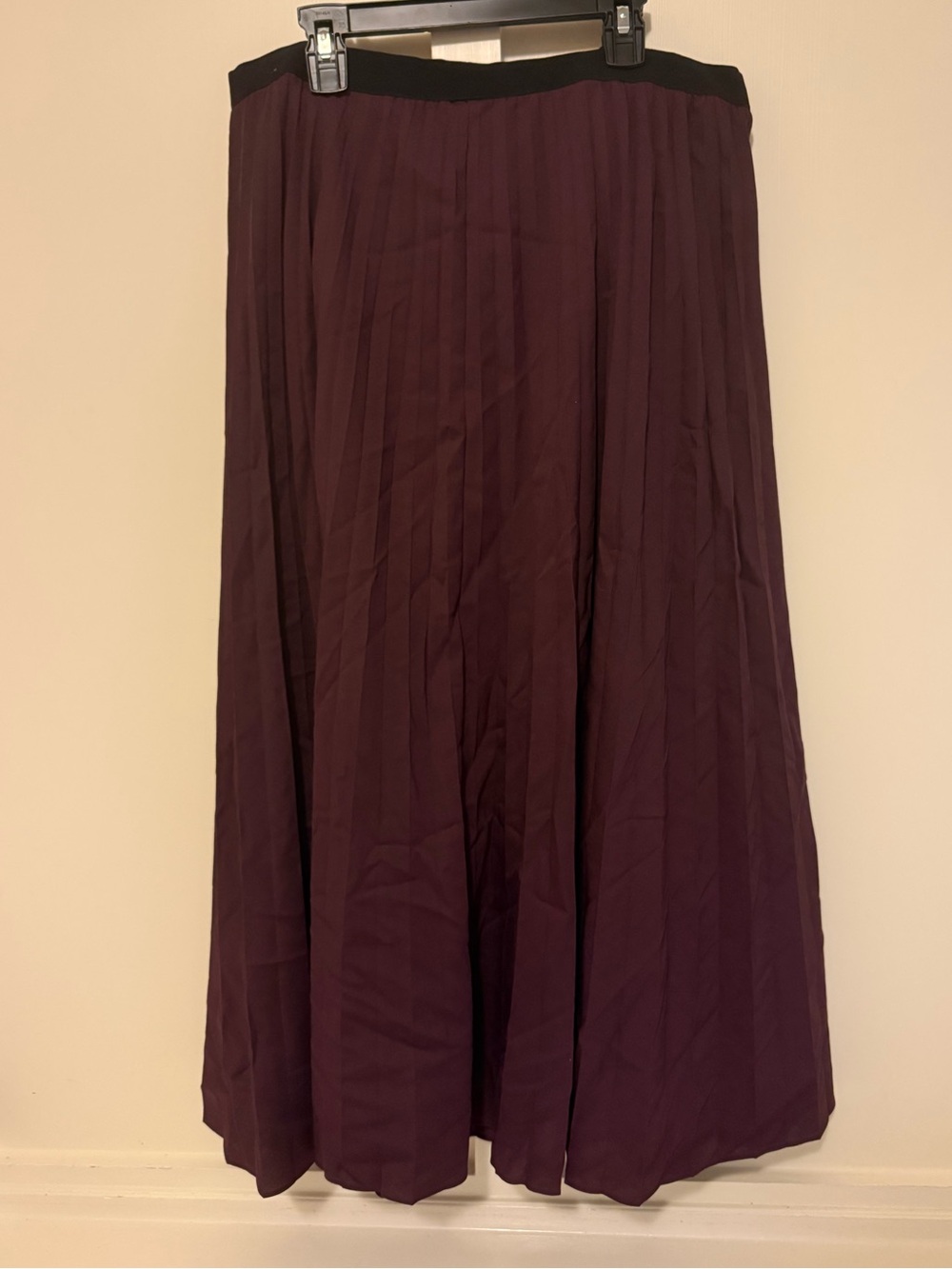 AKRIS punto Pleated Skirt/ BlackBerry / Size 12 / NWT - Picture 3 of 5